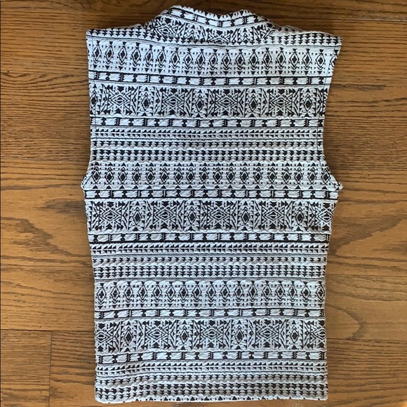 High neck patterned sleeveless Top - Picture 2 of 2